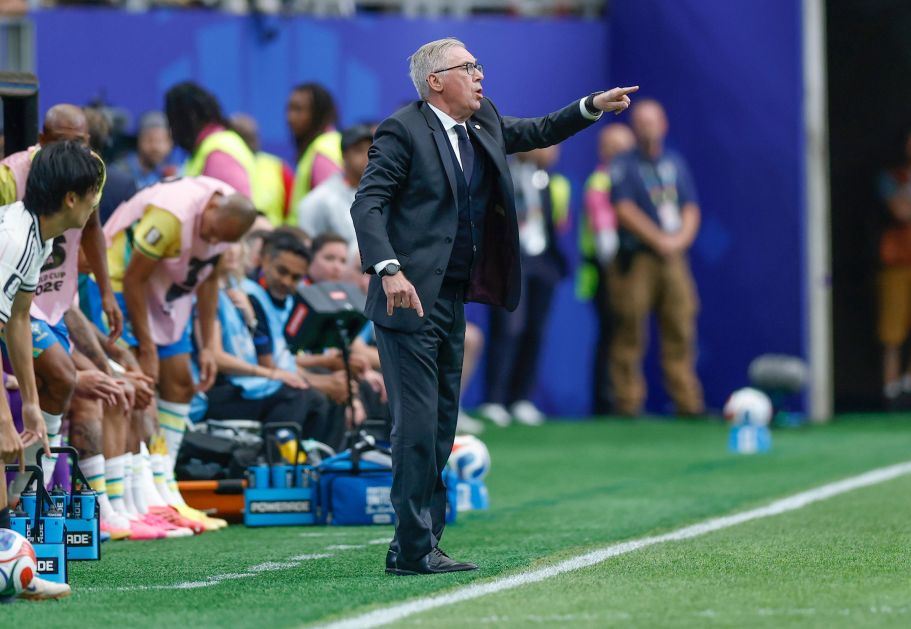 Carlo Ancelotti durante partida do Brasil contra o Japão na Copa