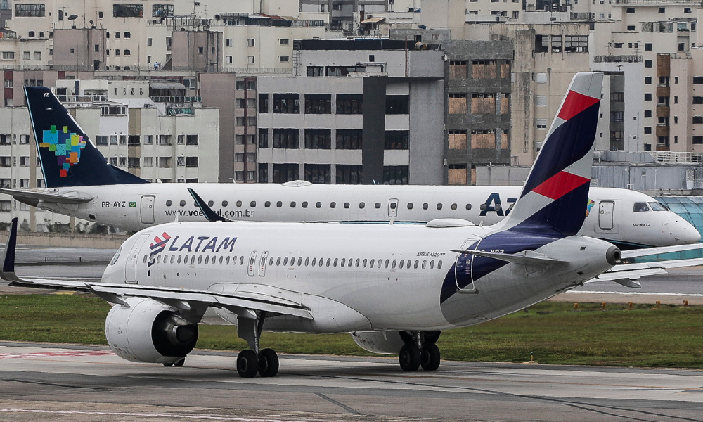 Passageira morre após cair de escada de avião no aeroporto de Congonhas, em SP