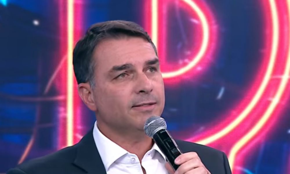 Flávio irá ao STF contra Lula por crimes de ameaça