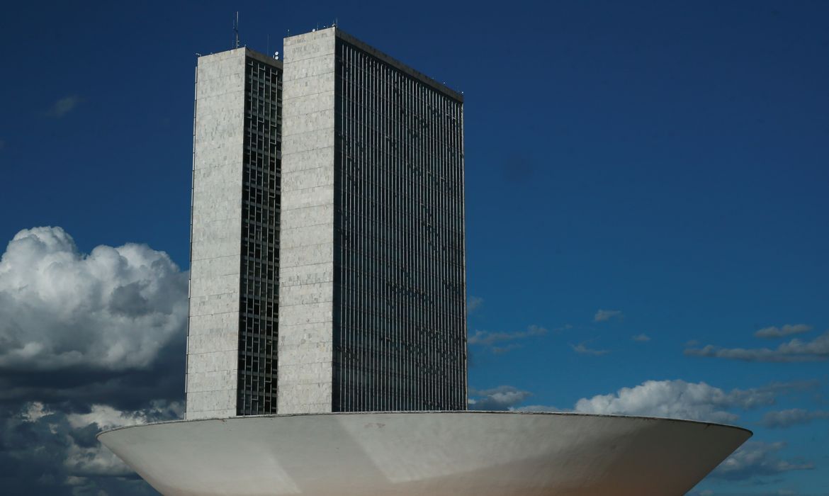 Mais de 60 deputados eleitos são investigados por corrupção e outros crimes