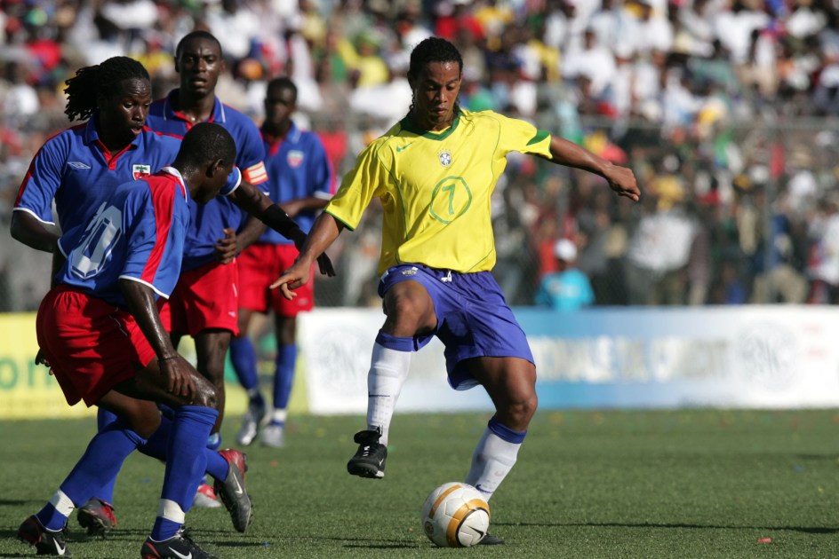 Ronaldinho Gaúcho em amistoso do Brasil contra Haiti, em 2004