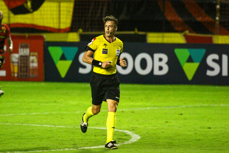 Raphael Claus, árbitro brasileiro que apitou jogos na Copa do Mundo