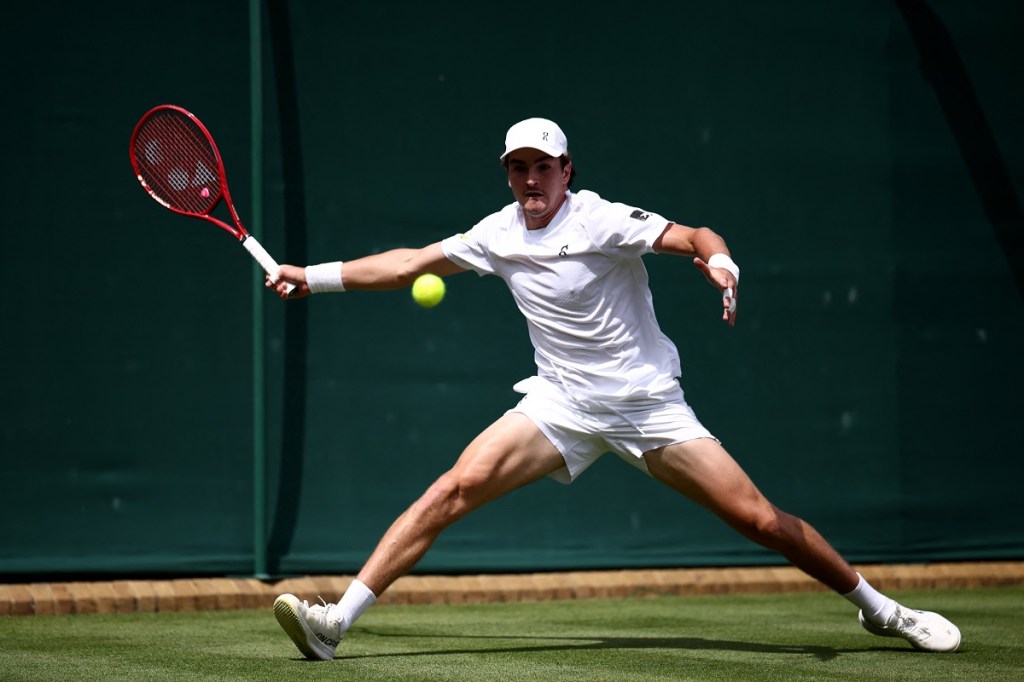 João Fonseca derrota holandês e iguala sua melhor campanha em Wimbledon