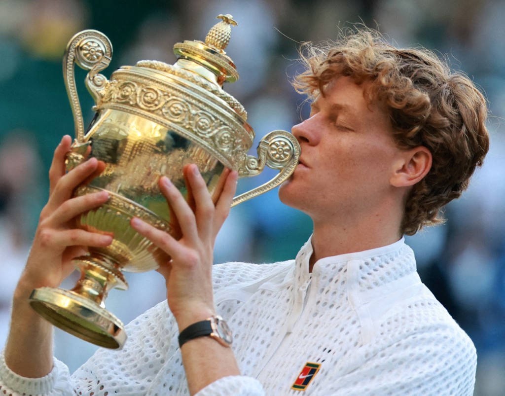 Jannik Sinner derrota Alexander Zverev e é bicampeão de Wimbledon