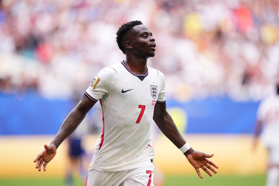 MIAMI GARDENS, Flórida – 18 de julho: Bukayo Saka, da Inglaterra, comemora após marcar o quarto gol de sua equipe durante a disputa de terceiro lugar da Copa do Mundo da FIFA 2026 entre França e Inglaterra, no Miami Stadium em Miami Gardens, Flórida, Estados Unidos, em 18 de julho de 2026. Jose Hernandez / Anadolu (Foto de Jose HERNANDEZ / Anadolu via AFP)