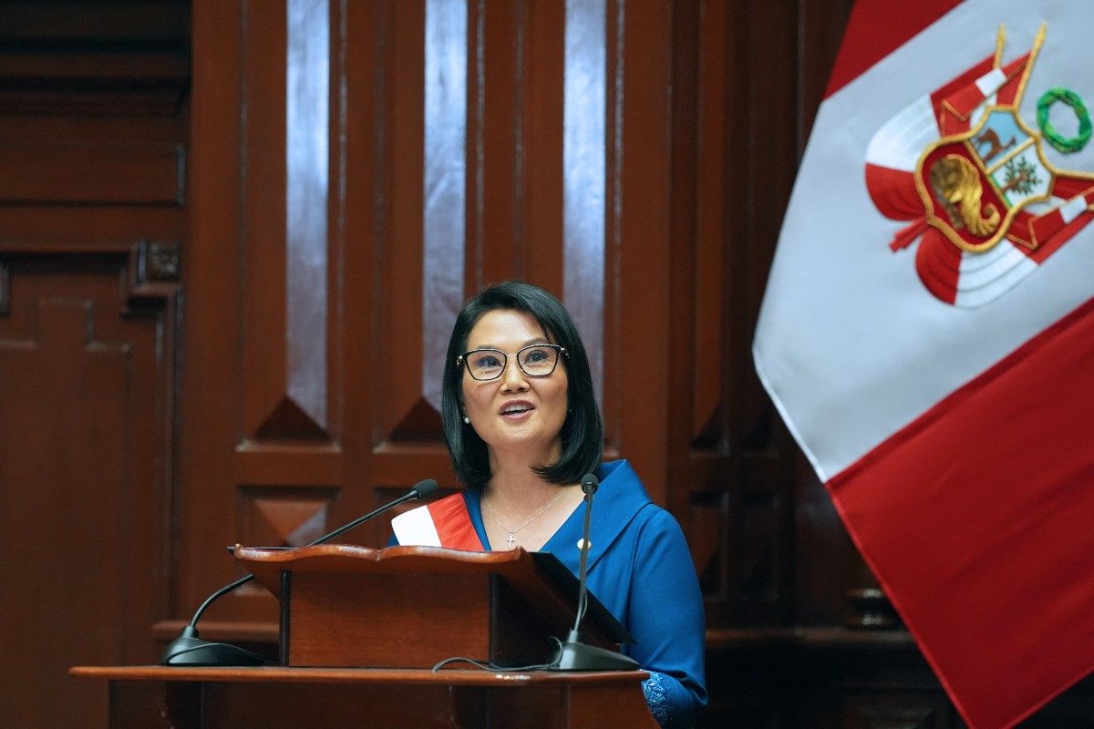 Fujimori assume presidência do Peru e discursa sobre combate ao crime organizado