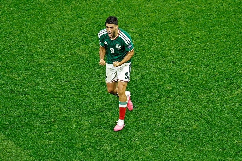 México volta a jogar bem, domina o Equador e avança às oitava da Copa do Mundo