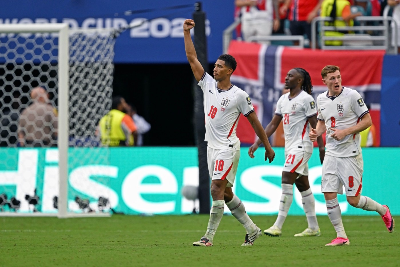 Bellingham brilha e Inglaterra elimina a Noruega na prorrogação