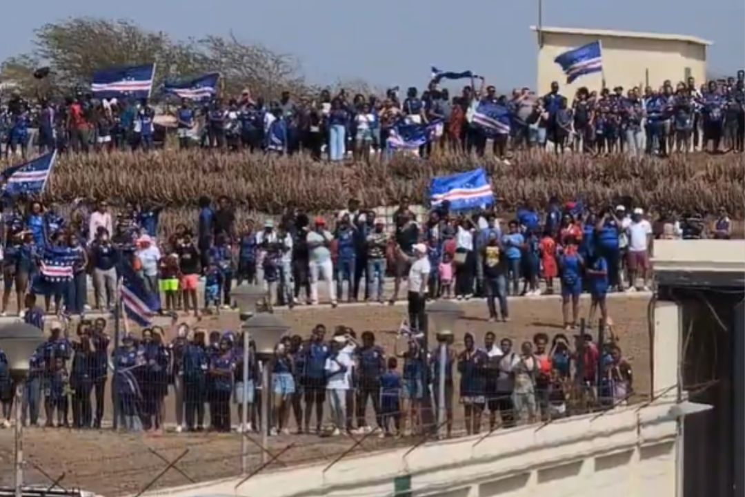 Seleção do Cabo Verde é recebida com festa em retorno ao país