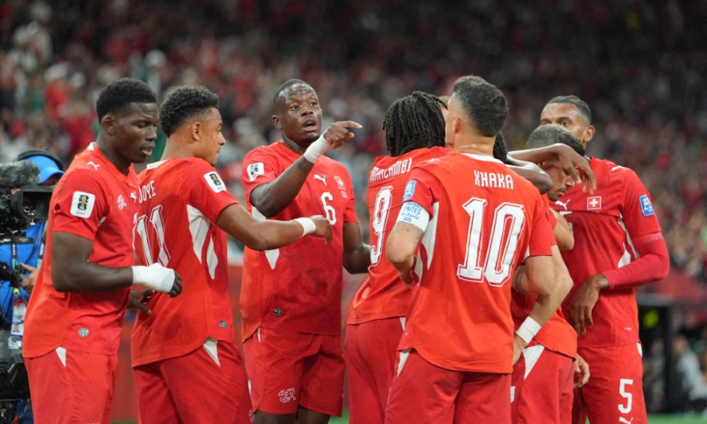 Suíça vence Argélia, se classifica às oitavas e espera Colômbia ou Gana