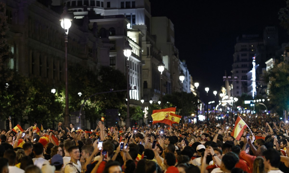 Torcedores da Espanha durante comemorações do título da Espanha na Copa do Mundo
