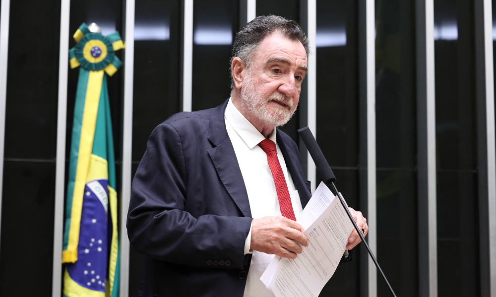 Patrus Ananias anuncia pré-candidatura ao governo de Minas Gerais