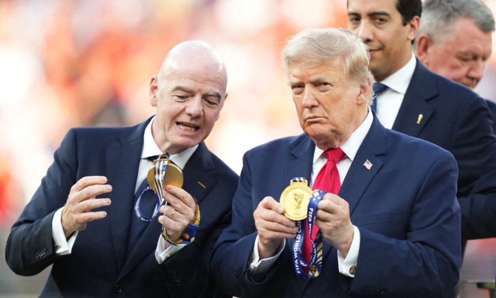 Infantino pede ajuda ao governo Trump para se manter na presidência da Fifa, diz site