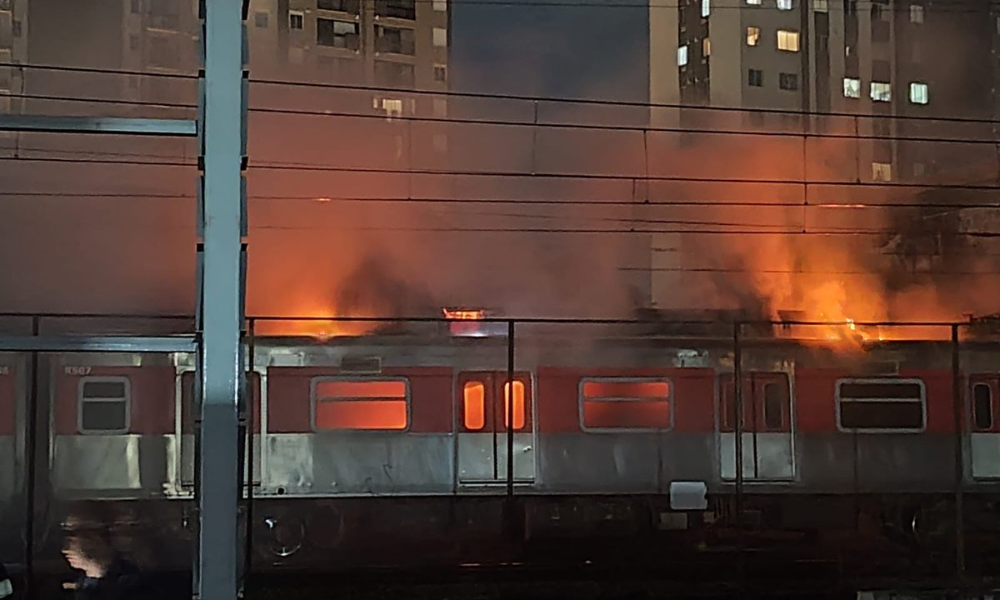 Vagão de trem pega fogo nesta quinta-feira (23)