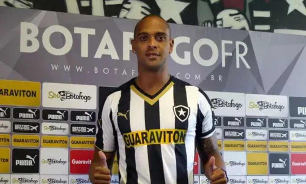 Ex-atacante do Botafogo Tássio Maia dos Santos