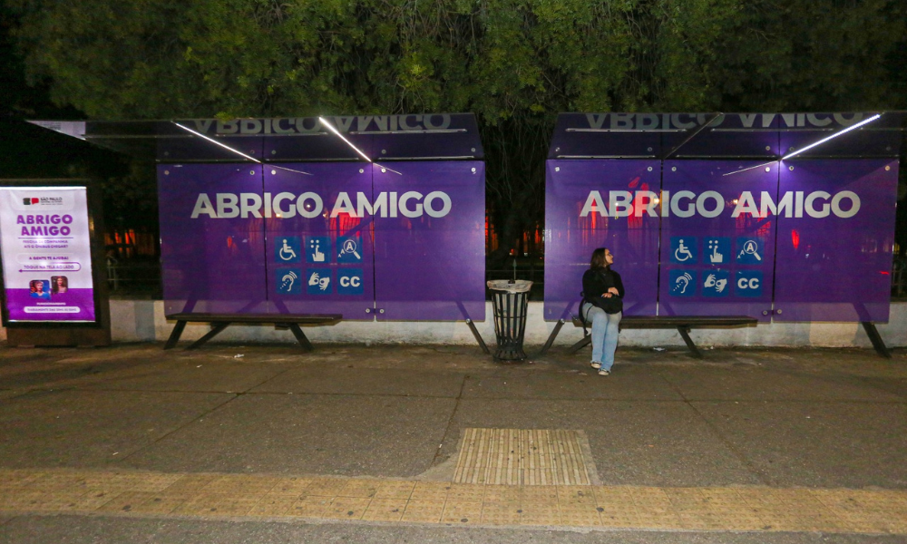 Abrigo Amigo registra 10,4 mil atendimentos a mulheres em pontos de ônibus de SP