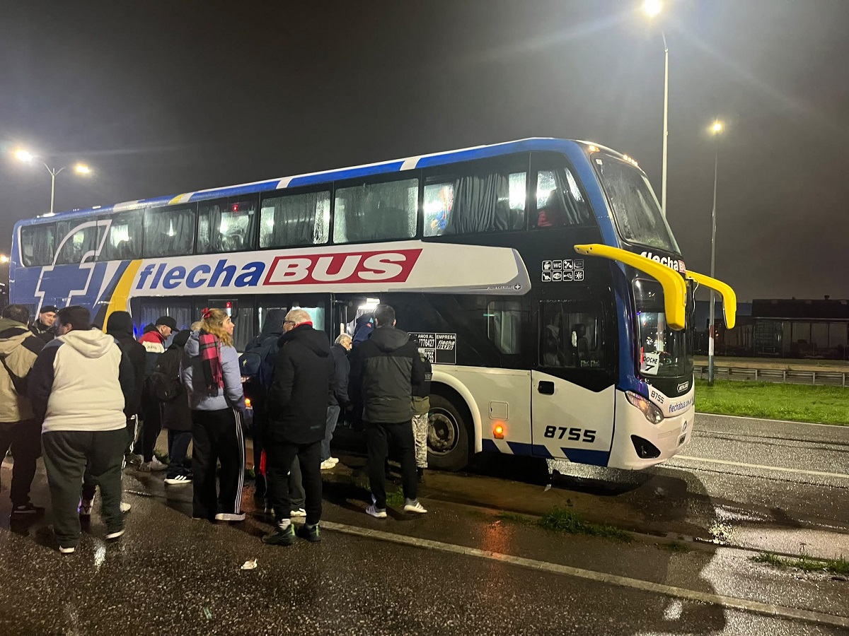 Ônibus com torcedores do Tigre sofre ataque a tiros no Uruguai