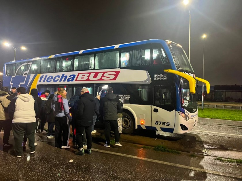 Ônibus de torcedores do Tigres atingido por tiros