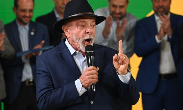 Presidente Luiz Inácio Lula da Silva visita o Instituto Mauá de Tecnologia (IMT) e os laboratórios de testes em etanol e biodiesel no campus de São Caetano do Sul, na região do ABC Paulist