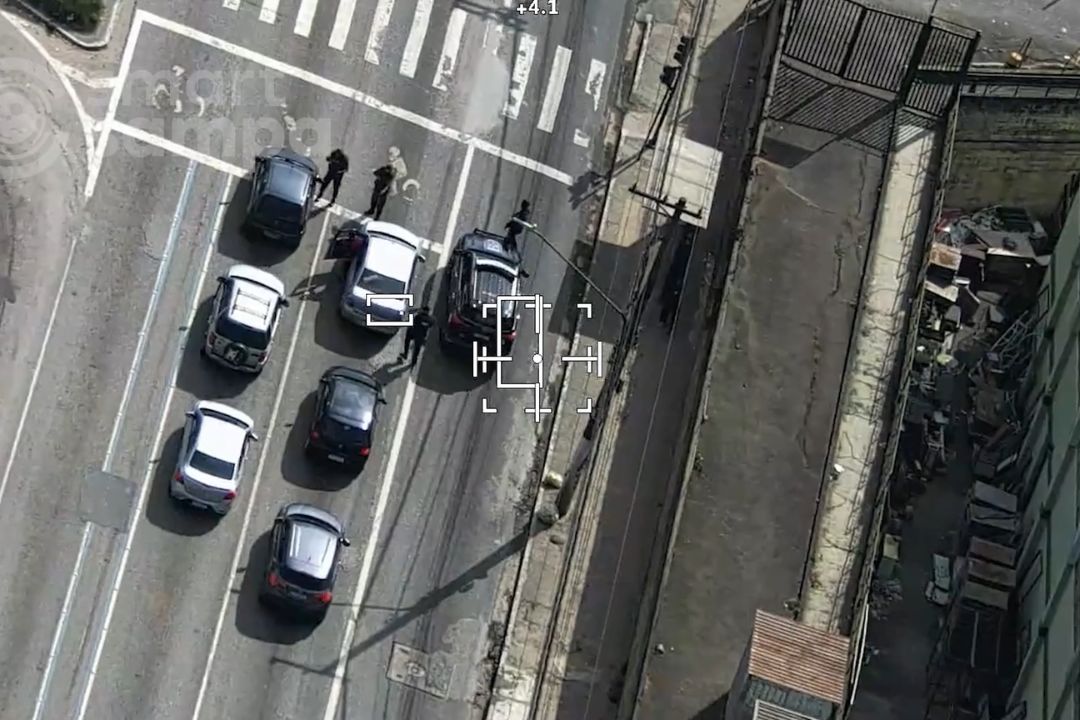 Homem é preso após ser flagrado pelo Smartcop queimando fios de cobre; veja vídeo