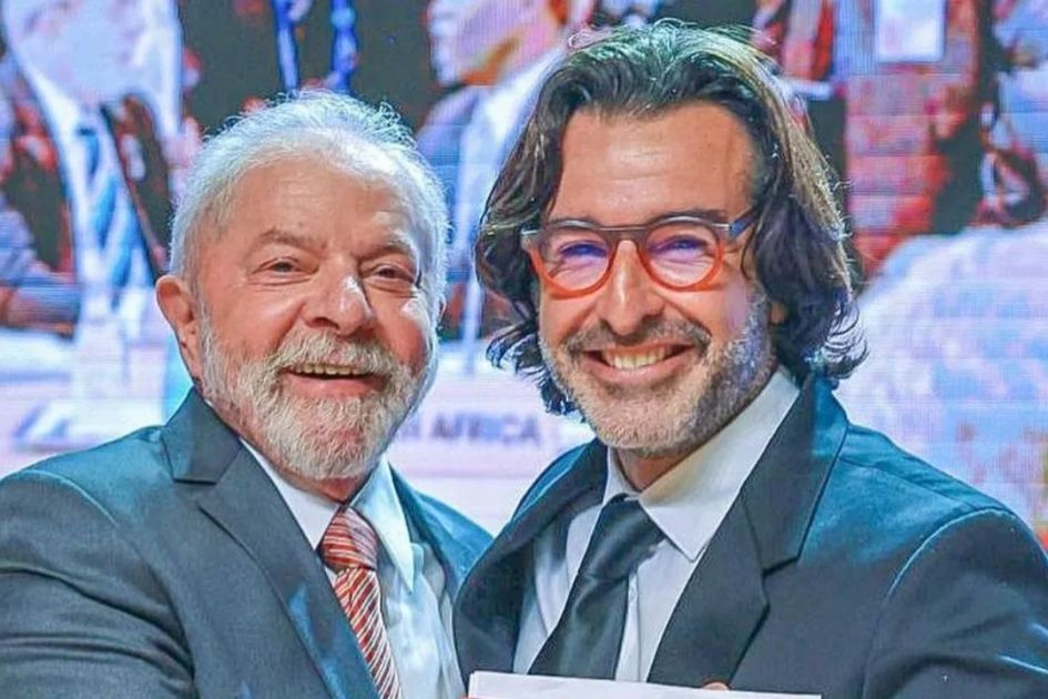 Ricardo Stuckert ao lado do presidente Lula.