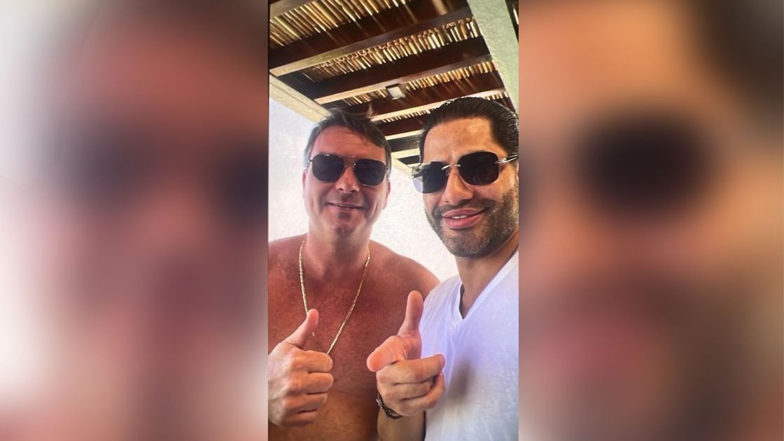 Flávio ao lado de Sicário de Vorcaro