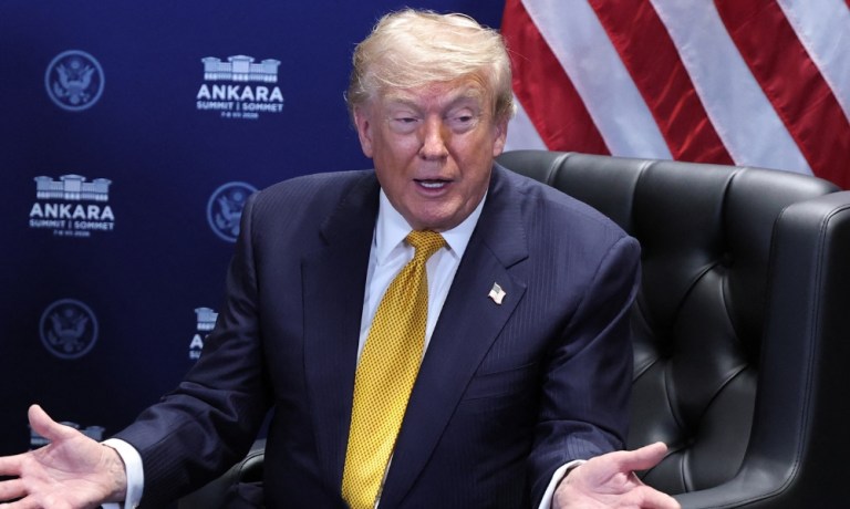O presidente dos EUA, Donald Trump, reage durante reunião com o secretário-geral da OTAN à margem da cúpula da OTAN em Ancara, em 8 de julho de 2026