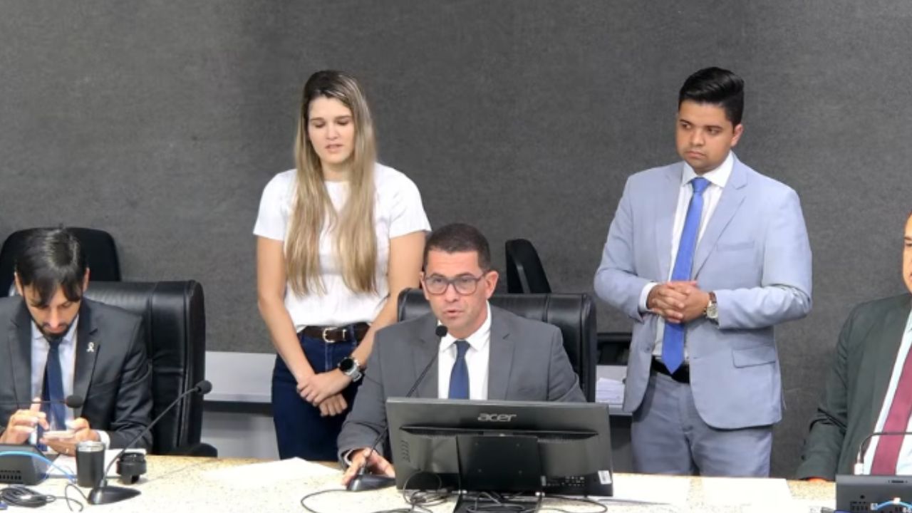 ‘Que se f*’: presidente da Câmara de Vitória xinga ao vivo no final da sessão; veja