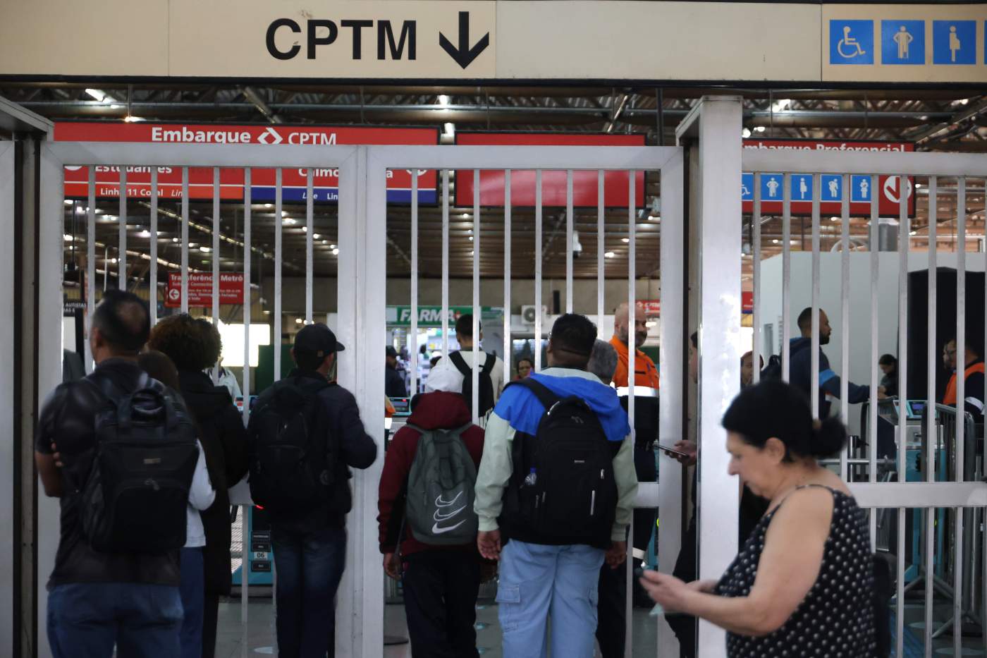 Linhas de trem em SP operam normalmente após dia de caos e retomada pela CPTM