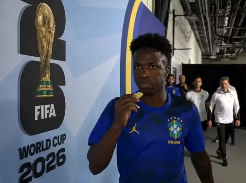 Vini Jr come abacaxi antes de partida do Brasil na Copa