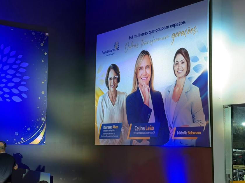 Sem confirmar candidatura, Michelle Bolsonaro estampa banner em convenção do Republicanos no DF