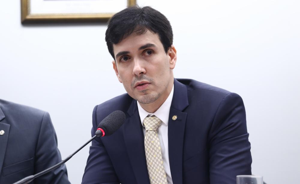 Decisão do Republicanos gera desconfiança entre aliados de Cleitinho, que citam indiciamento de Euclydes Pettersen - QTU Questões do Universo