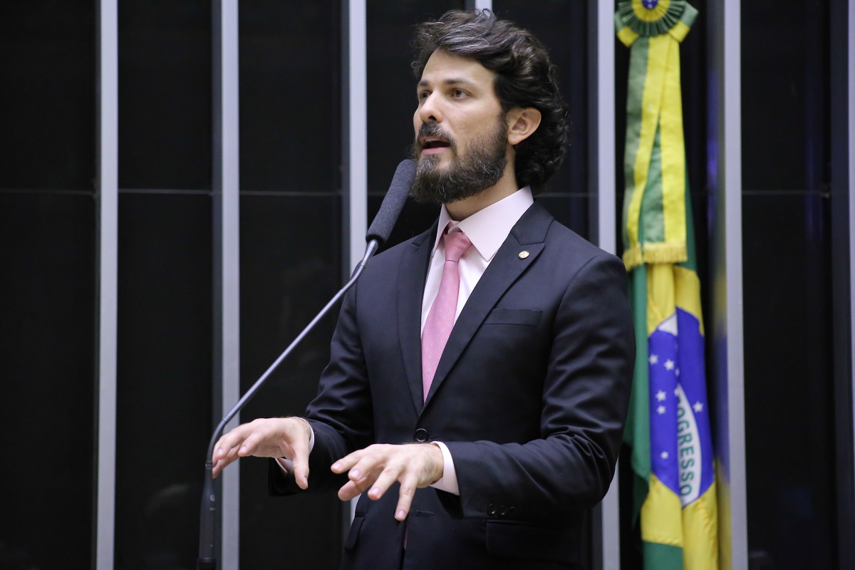 Ex-secretário rompe com Zema e articula candidatura própria ao governo de MG