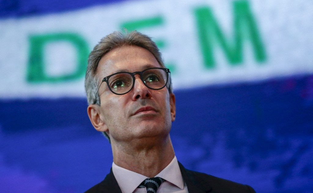 Zema desiste de participar de debate presidencial após ausência de Lula