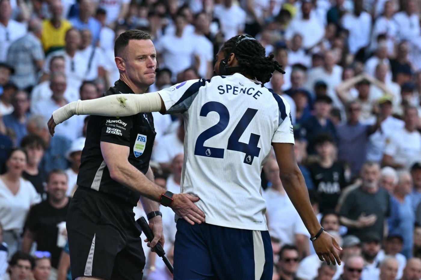 Áudios de árbitros e jogadores na Premier League