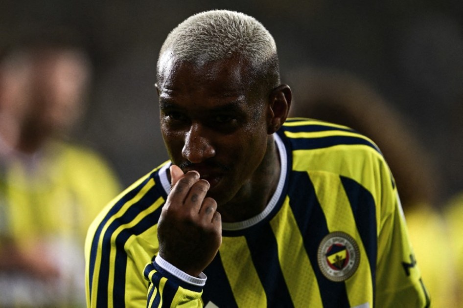 Anderson Talisca, do Fenerbahçe, comemora após marcar um gol na partida de futebol válida pela 1ª rodada da Süper Lig turca entre Gençlerbirliği e Fenerbahçe, no Estádio Eryaman, em Ancara, Turquia, em 15 de agosto de 2026