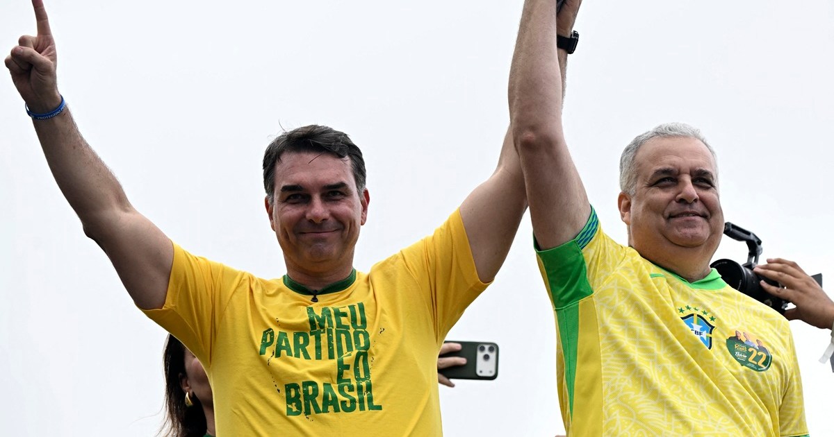 Em primeiro ato de campanha, Flávio sobe tom e retoma o ‘bolsonarismo raiz’