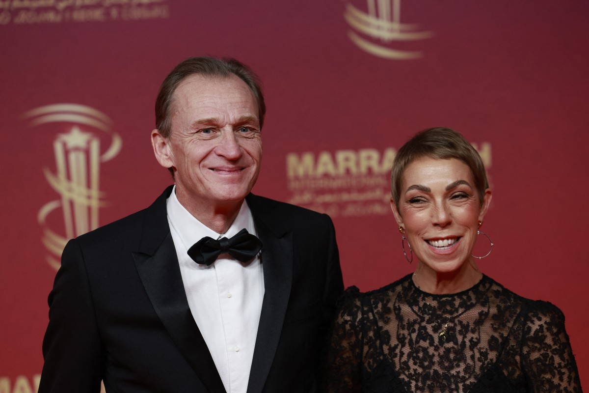 Produtor de cinema e diretora da Dior morrem em acidente na França