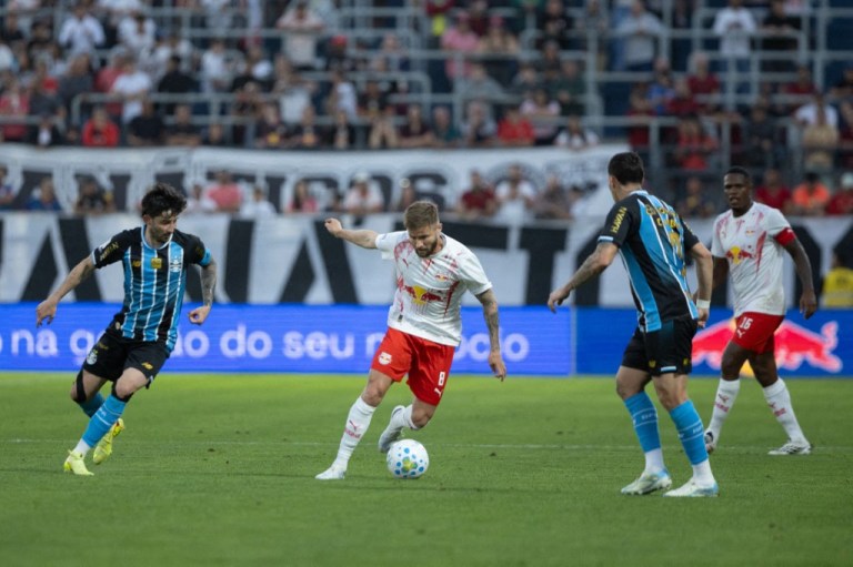 Eduardo Sasha, jogador do Bragantino, durante a partida contra o Grêmio no estádio Cícero de Souza Marques pelo Campeonato Brasileiro Série A 2026