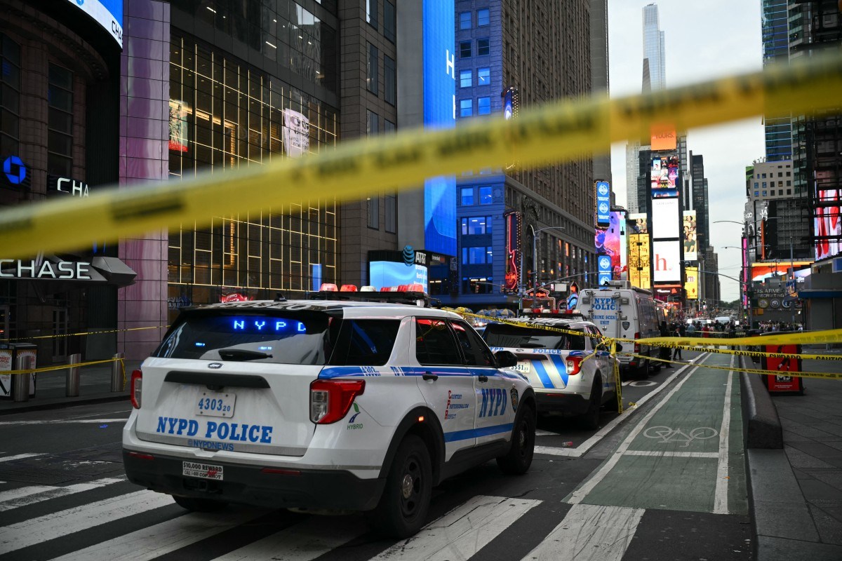 Mulher é baleada pela polícia após esfaquear duas pessoas em Nova York