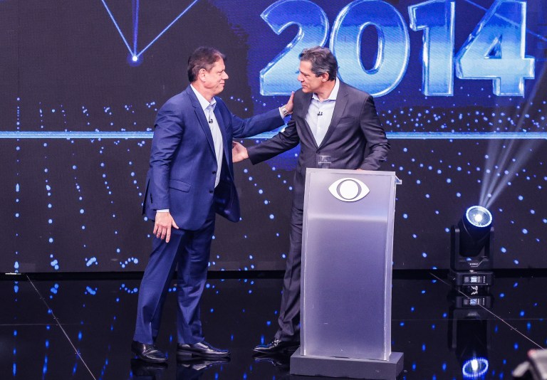 Ao chegarem a debate, Haddad foca em 4 anos de governo de concorrente e Tarcísio fala de futuro