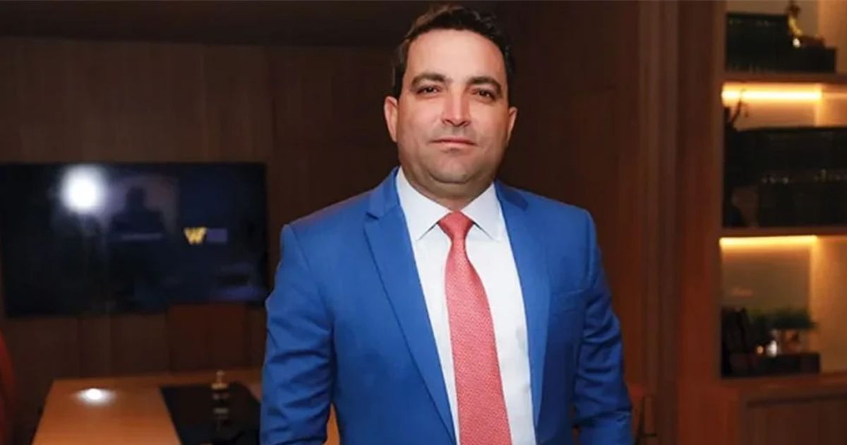 PF encontra foto de advogado investigado em piscina com deputados e senadores