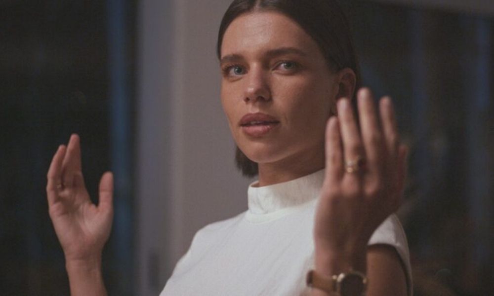 'Virtuosas': Bruna Linzmeyer estrela terror brasileiro que transforma retiro em pesadelo