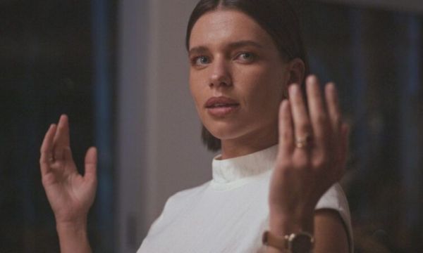 ‘Virtuosas’: Bruna Linzmeyer estrela terror brasileiro que transforma retiro em pesadelo