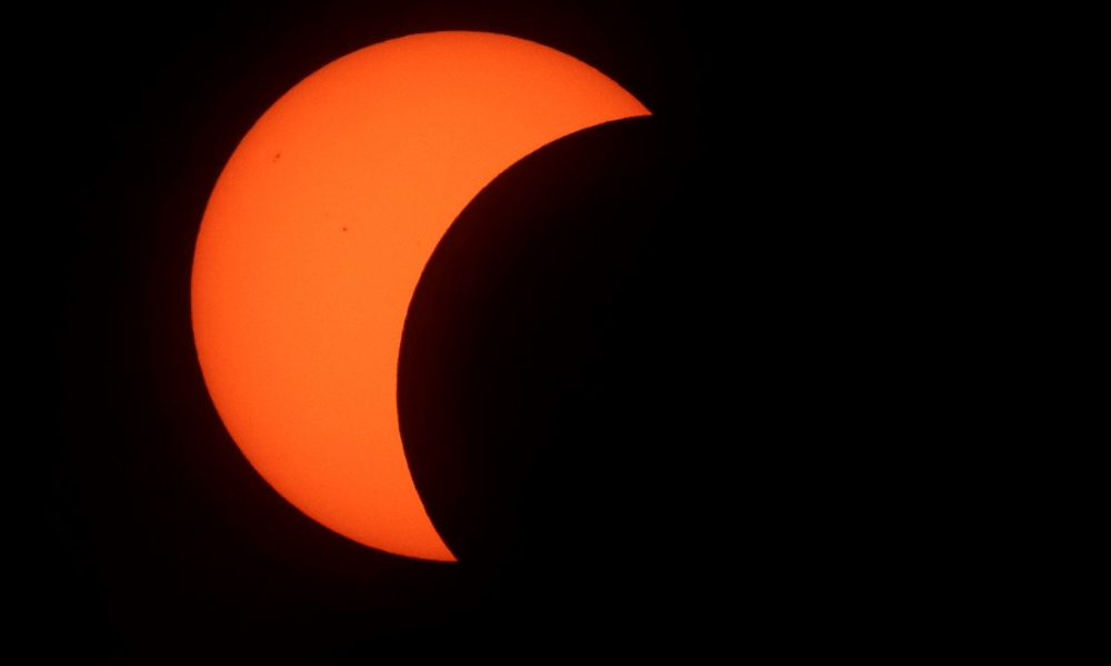 Eclipse solar total começa a ser visto na Europa