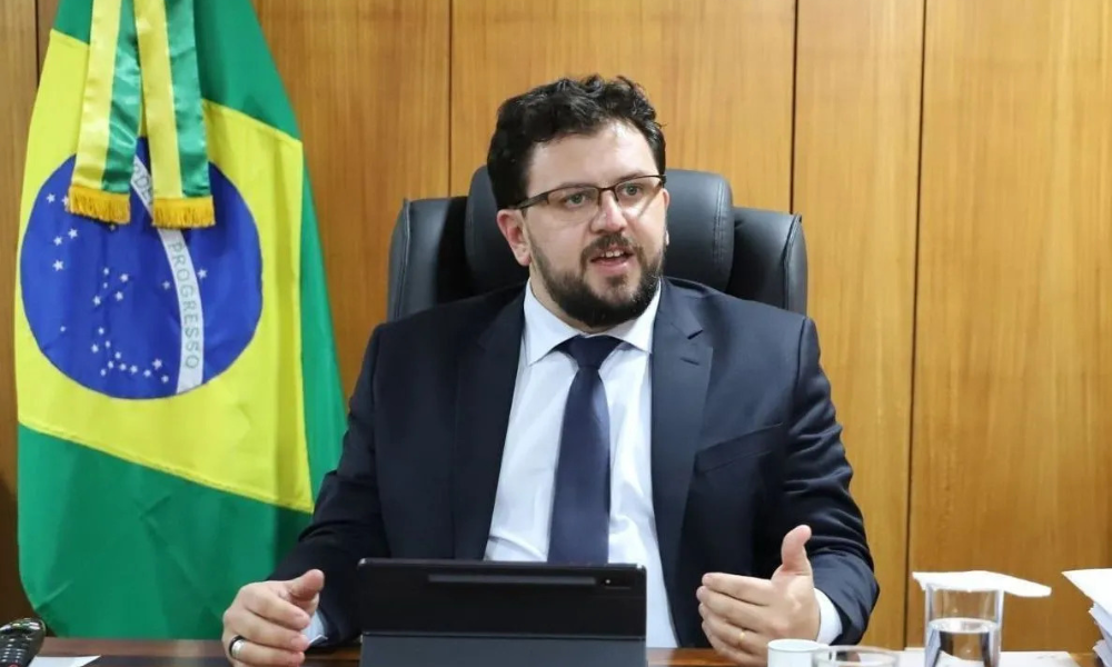 Ex-chefe de gabinete de Lula admite ter recebido pagamento de amiga de Lulinha