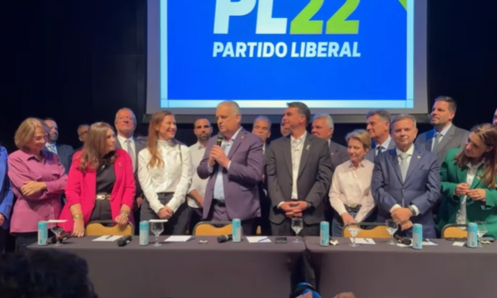 Deputado federal Alfredo Gaspar (PL-AL) e o candidato à Presidência da República Flávio Bolsonaro (PL)