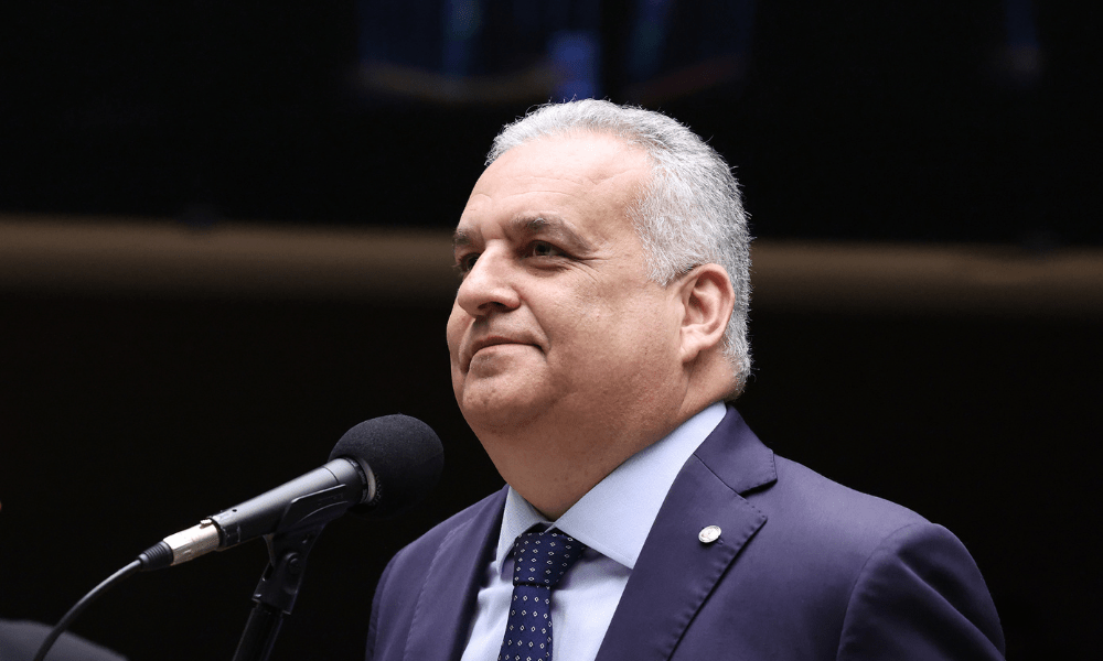 Isolado por partidos, Flávio anuncia chapa pura à Presidência com Alfredo Gaspar de vice