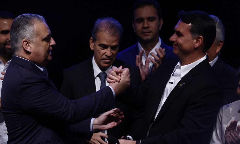 'Nós contra eles': Com Gaspar e Duda Lima, Flávio intensifica estratégia contra Lula