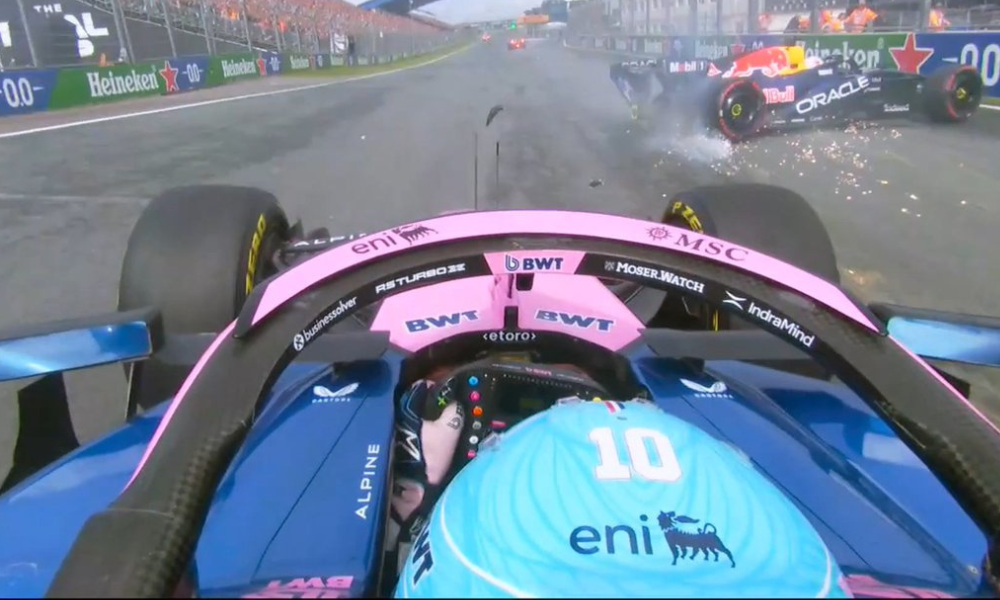 Verstappen bate nas primeiras voltas e abandona prova na despedida de Zandvoort